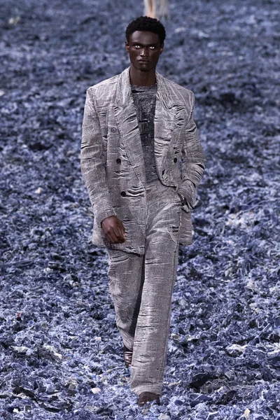 Look 12